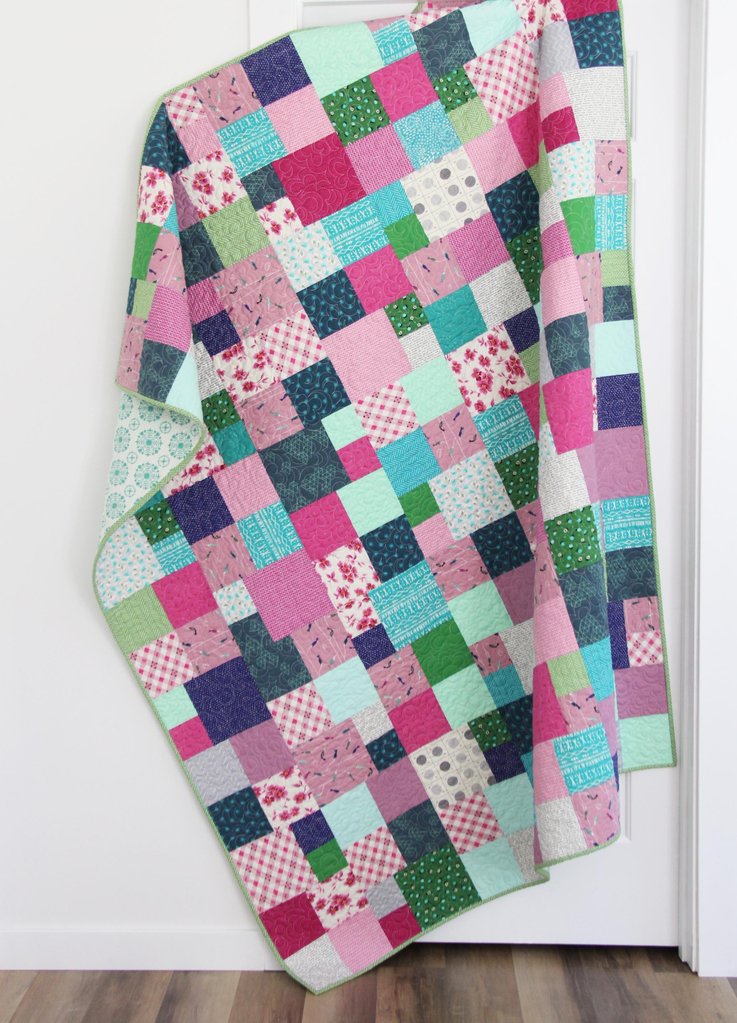Cluck Cluck Sew Fat Quarter Friday Quilt Pattern