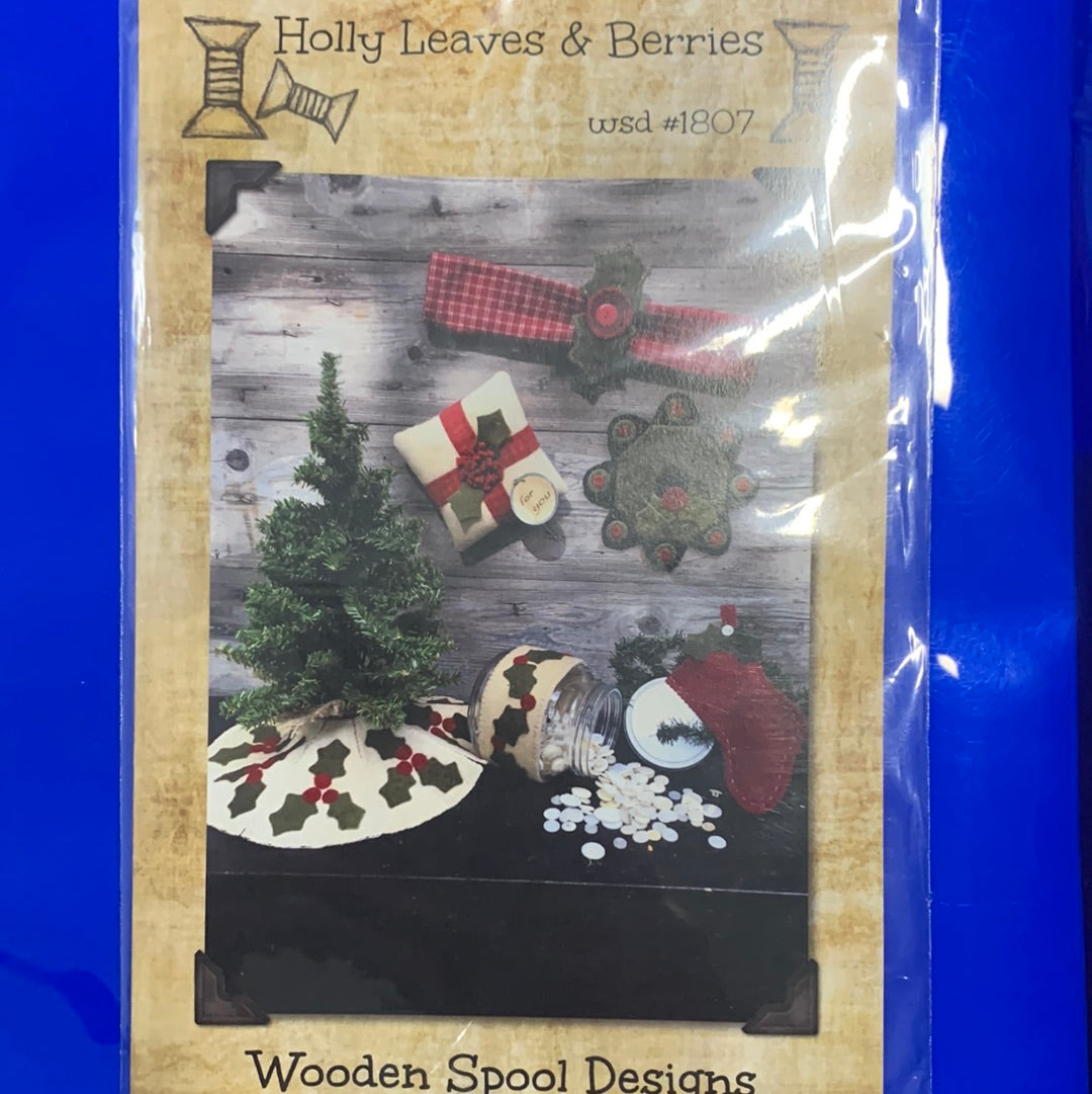 Wooden Spool Designs Holly Leaves & Berries Pattern
